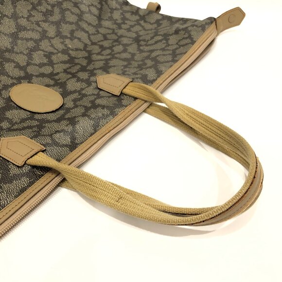 Saint Laurent Grey Giraffe Tote sku #85907 (corners minor tearing & rubbing) - Picture 15 of 16